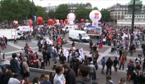 Travail: les manifestants arrivent place de la Bastille à Paris
