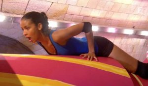 Sublime et concentrée, l'ex-Miss France Flora Coquerel s'essaie à l'épreuve la plus sexy de Fort Boyard