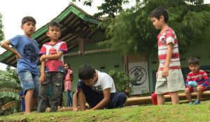 En Indonésie, une école fondée par et pour des réfugiés