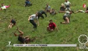 Découvrez le Cheese-Rolling ! - ZAPPING TÉLÉ DU 02/06/2016 par lezapping