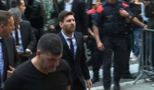 Messi arrive au tribunal pour son procès pour fraude fiscale