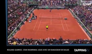 Roland-Garros 2016 : Stan Wawrinka joue avec un ramasseur de balles en plein match (Vidéo)