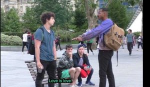 Ce Youtubeur fait croire qu'il est homophobe pour tester la réaction des passants (VIDEO)