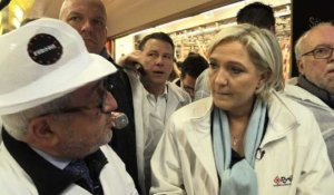 Marine Le Pen visite le marché alimentaire de Rungis