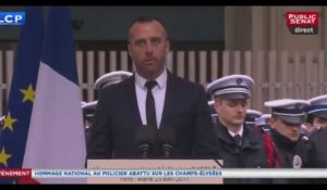 Policier tué sur les Champs-Elysées : l'hommage émouvant de son compagnon (vidéo)