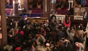 L'Egypte enterre les victimes des attentats anti-Coptes