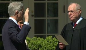 Neil Gorsuch prête serment à la Maison Blanche