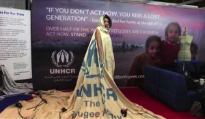 Une tente de réfugiés syriens transformée en robe