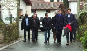 Accueil houleux pour Fillon dans une exploitation du Pays basque