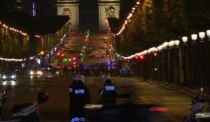 Fusillade: les Champs-Elysées bouclés par la police