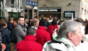 La police envahit la gare de Namur durant la manifestation