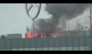 Un incendie sur le toit d'un célèbre gratte-ciel de Berlin