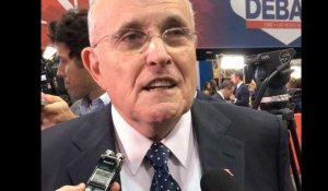 "Hillary Clinton dit aux banques ce qu'elles veulent entendre", accuse Rudolph Giuliani