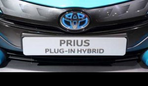 Toyota Prius Plug-in Exterior Design | AutoMotoTV