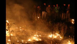 Nuit d'incendies dans le camp de migrants à Calais