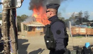 Incendies dans la "Jungle" de Calais, un blessé léger