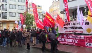 Rassemblement en soutien au journal d'opposition turc Cumhuriyet