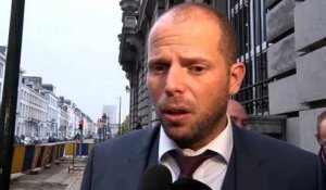 Theo Francken contre les 'bébés papiers'