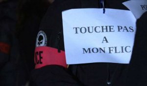 Des policiers poursuivent les manifestations à Versailles