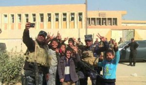 Les forces irakiennes reprennent une ville clé au sud de Mossoul