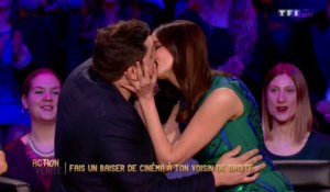 Le baiser de cinéma de Frédérique Bel et Arthus ! - ZAPPING TÉLÉ DU 11/04/2016