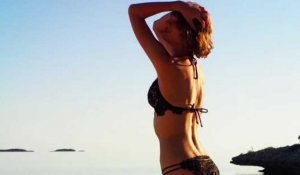 Taylor Swift partage des photos en bikini de ses vacances romantiques avec Calvin Harris