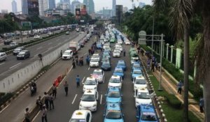 Indonésie: manifestation de taxis contre Uber