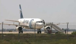 Avion d'EgyptAir détourné: des personnes libérées