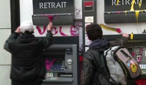 Nuit Debout: des militants s'en prennent à une banque