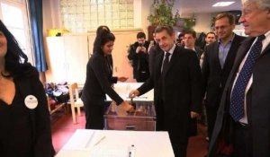 Primaire de la droite: Nicolas Sarkozy vote à Paris