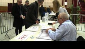 Primaire de la droite: ouverture des bureaux de vote à Lille