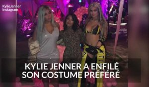 Kylie Jenner enfile son costume de Christina Aguilera pour l'anniversaire de la chanteuse