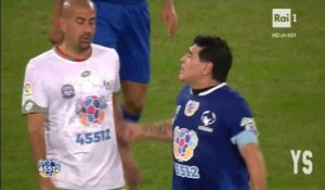 Maradona et Verón règlent leurs comptes... en plein match pour la paix !