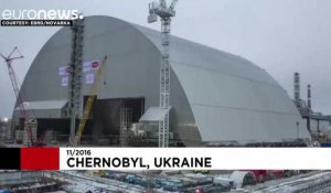 Tchernobyl : 30 ans après, un dôme géant recouvre le réacteur accidenté