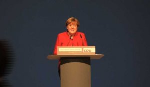 Allemagne: Merkel se lance dans la course aux législatives