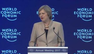 A Davos, Theresa May explique que le Brexit n'était pas "un rejet de nos amis en Europe"