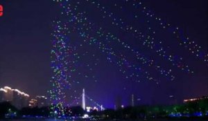 La Chine bat un record en envoyant 1000 drones lumineux dans le ciel