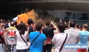 Les supporters niçois devant le Palais Nikaïa avant la finale de la Selecioun