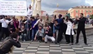 Une trentaine de personnes réunies à Nice pour une "quenelle" géante