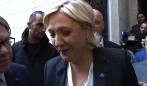 Liban: Le Pen refuse de porter le voile pour rencontrer le mufti