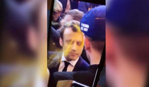 Macron reçoit un oeuf en pleine tête au Salon de l'agriculture