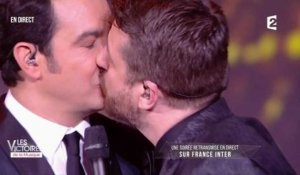 Victoires de la Musique : Bruno Guillon embrasse Thomas Thouroude
