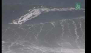 Les images de Justine Dupont surfant la vague de Nazaré, l'une des plus hautes du monde