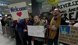 Mobilisation éclair dans plusieurs aéroports américains contre les décrets anti-immigration 