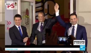 Primaire de la gauche : Poignée de main entre Benoît Hamon et Manuel Valls