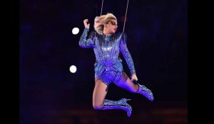 Super Bowl 2017 : L'entrée hallucinante de Lady Gaga et son message de tolérance pour les réfugiés !