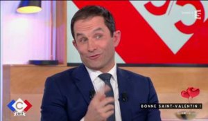 C à vous : Benoît Hamon confondu avec Manuel Valls