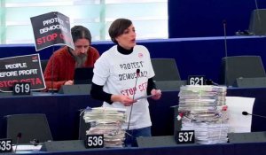 Les manifestations, t-shirts et panneaux des eurodéputés contre le CETA n'auront pas suffi