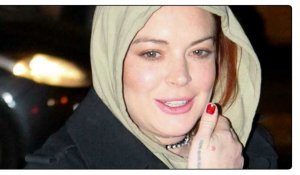 Lindsay Lohan porte le voile et se sent agressée...