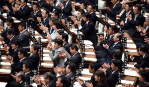 Le Japon adopte des lois de défense controversées